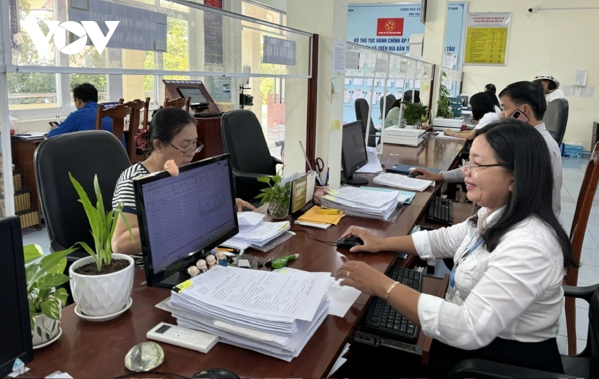 Số lượng cán bộ công chức và thời điểm tỉnh, xã chính thức hoạt động sau sắp xếp